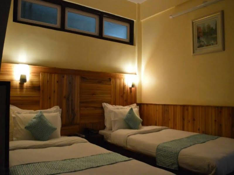 Treebo Trend The Pinewood Hotel Дарджилинг Екстериор снимка