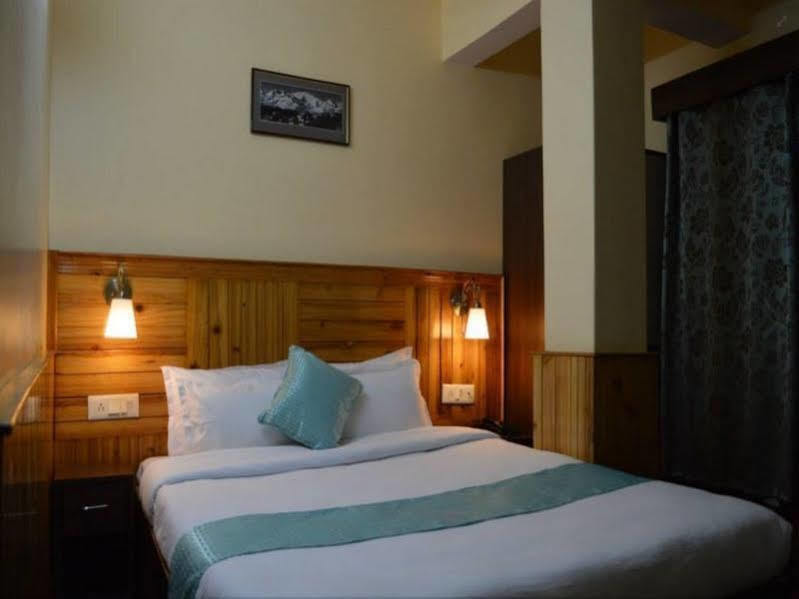 Treebo Trend The Pinewood Hotel Дарджилинг Екстериор снимка